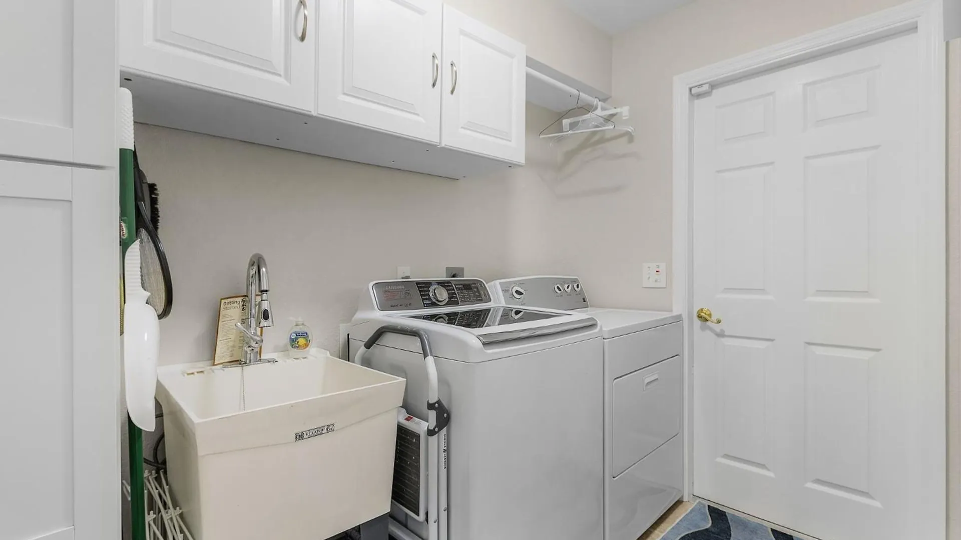Casa Colada, A Modern 4-bedroom Retreat Holiday home Cape Coral