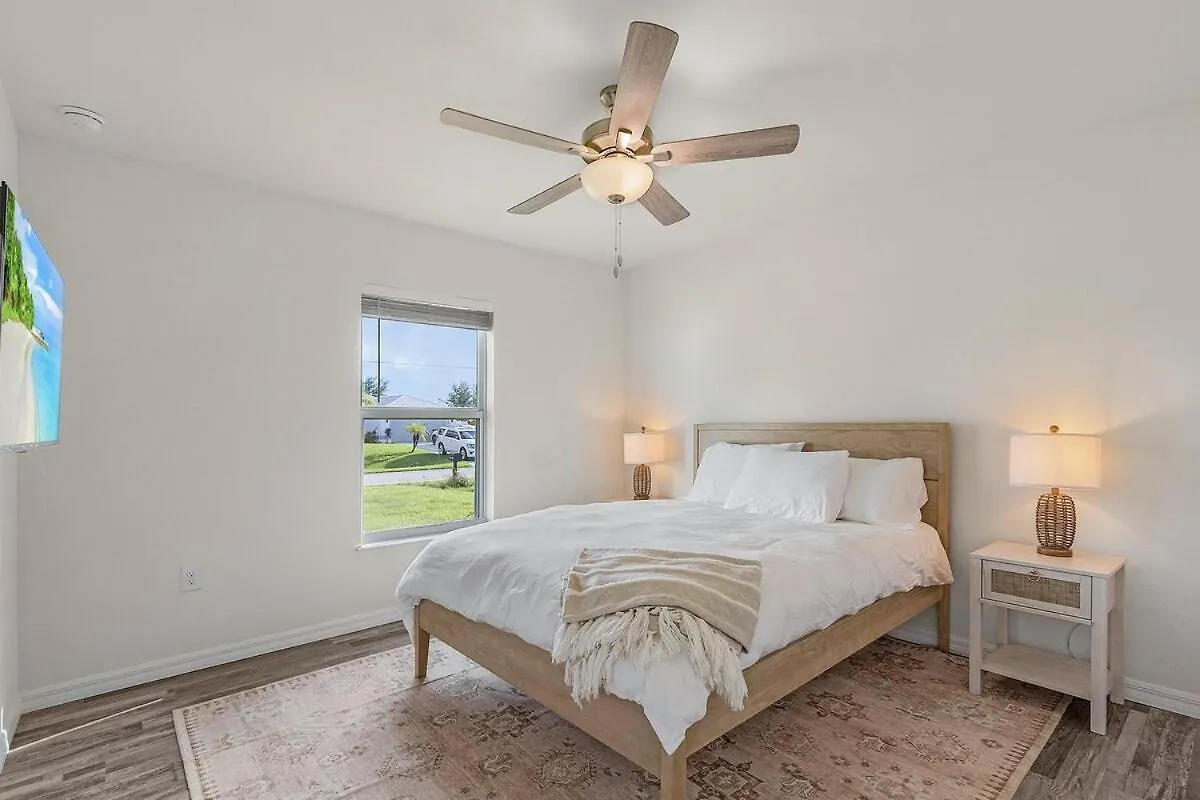 The Pirate Hideaway - No Hurricane Damage 4bd 3ba * Cape Coral
