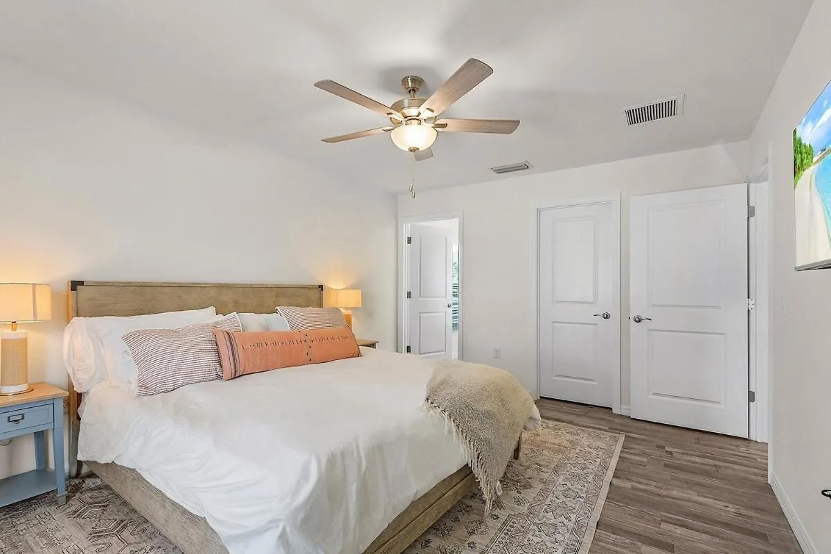 The Pirate Hideaway - No Hurricane Damage 4bd 3ba