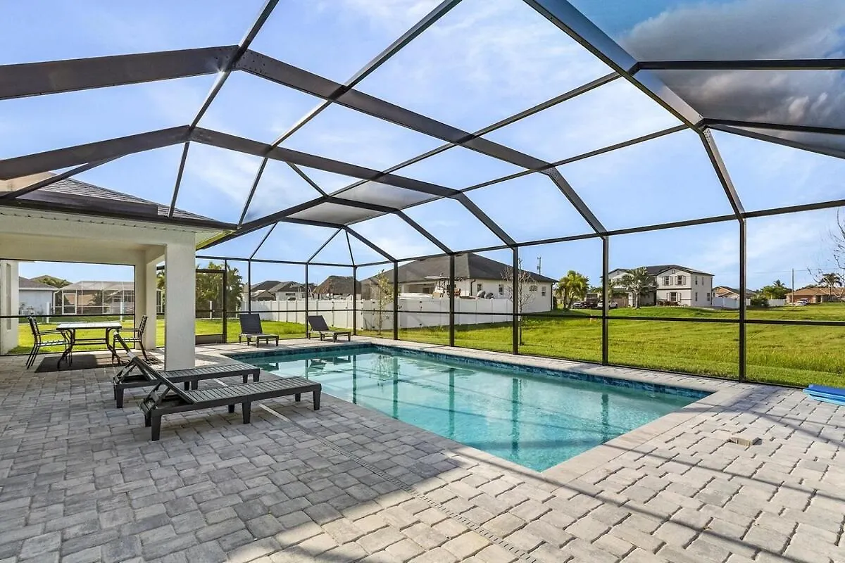 The Pirate Hideaway - No Hurricane Damage 4bd 3ba Holiday home