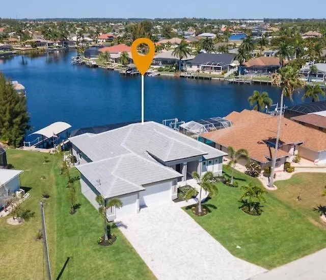 Bougee Waterfront With Salt Water Pool, Spa, And Game