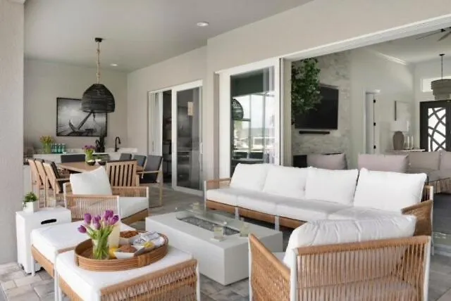 Bougee Waterfront With Salt Water Pool, Spa, And Game Holiday home