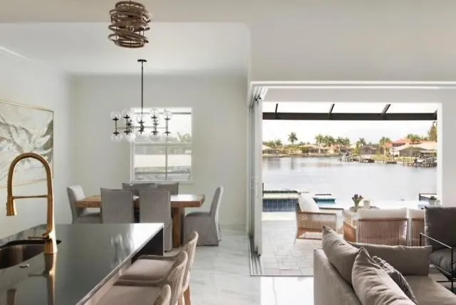 Holiday home Bougee Waterfront With Salt Water Pool, Spa, And Game Cape Coral