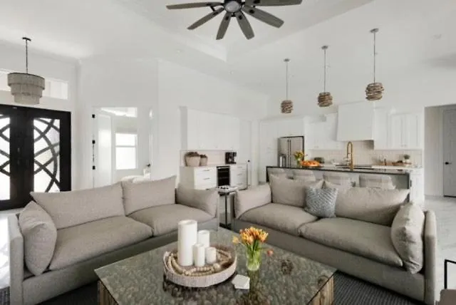 Holiday home Bougee Waterfront With Salt Water Pool, Spa, And Game *