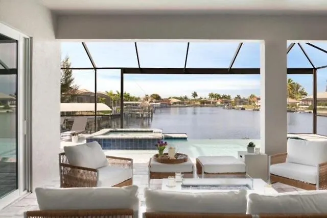Bougee Waterfront With Salt Water Pool, Spa, And Game Holiday home
