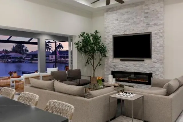 Bougee Waterfront With Salt Water Pool, Spa, And Game Holiday home *