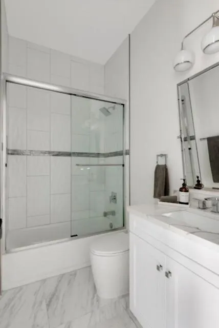 Bougee Waterfront With Salt Water Pool, Spa, And Game Holiday home Cape Coral
