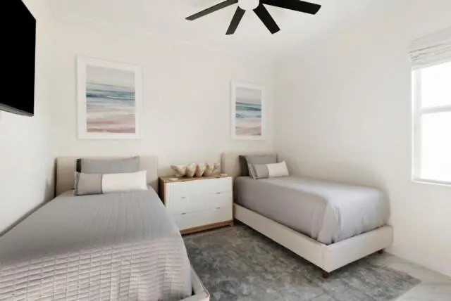 Holiday home Bougee Waterfront With Salt Water Pool, Spa, And Game
