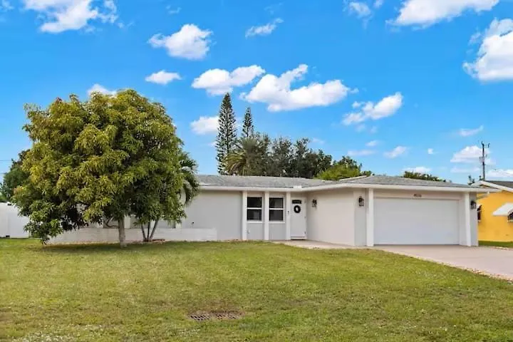 Adventure Awaits! Heated Pool And Pet-friendly - Casa Coronado - Roelens Cape Coral