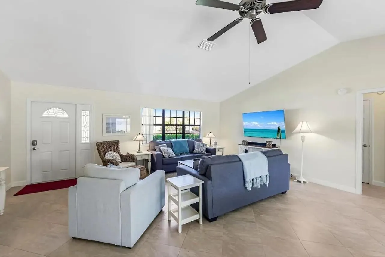 Holiday home Adventure Awaits, Heated Pool & Hot Tub - Cowboy - Roelens Cape Coral