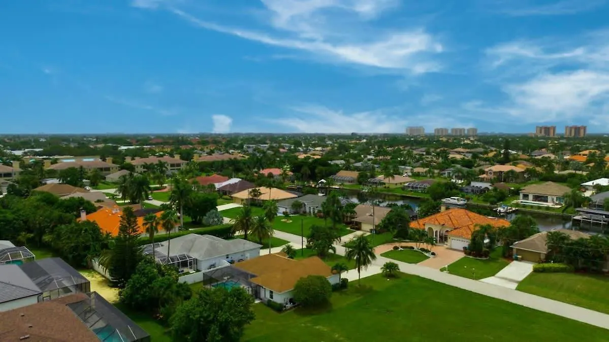 Holiday home With Huge Heated Pool & Lanai