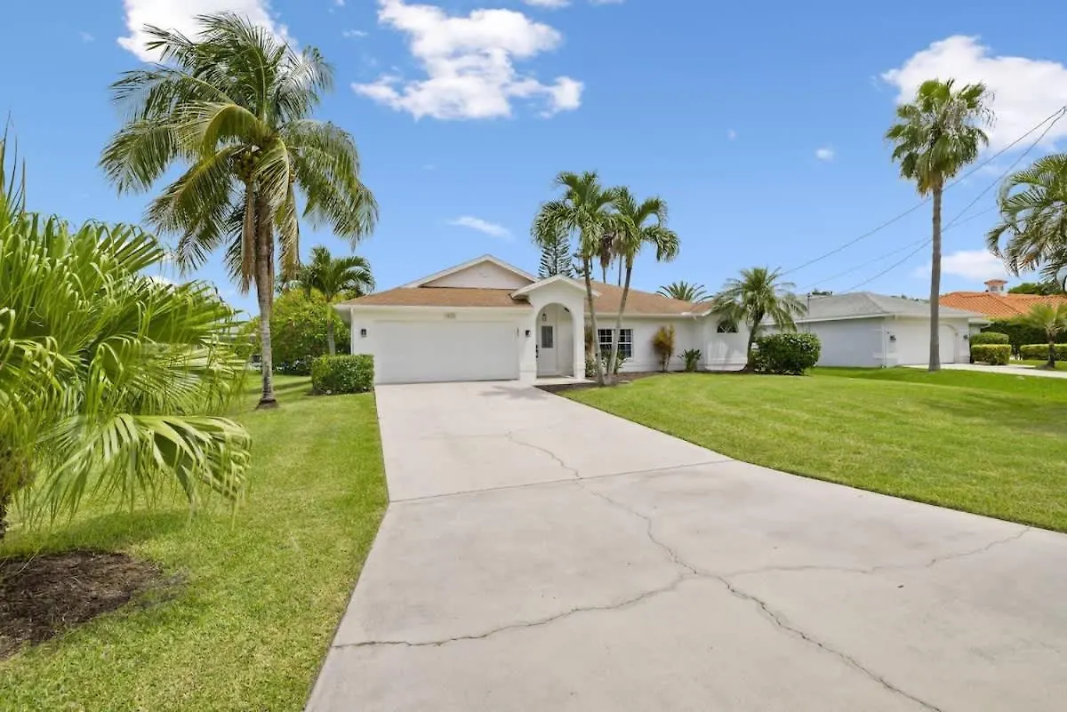Holiday home With Huge Heated Pool & Lanai Cape Coral