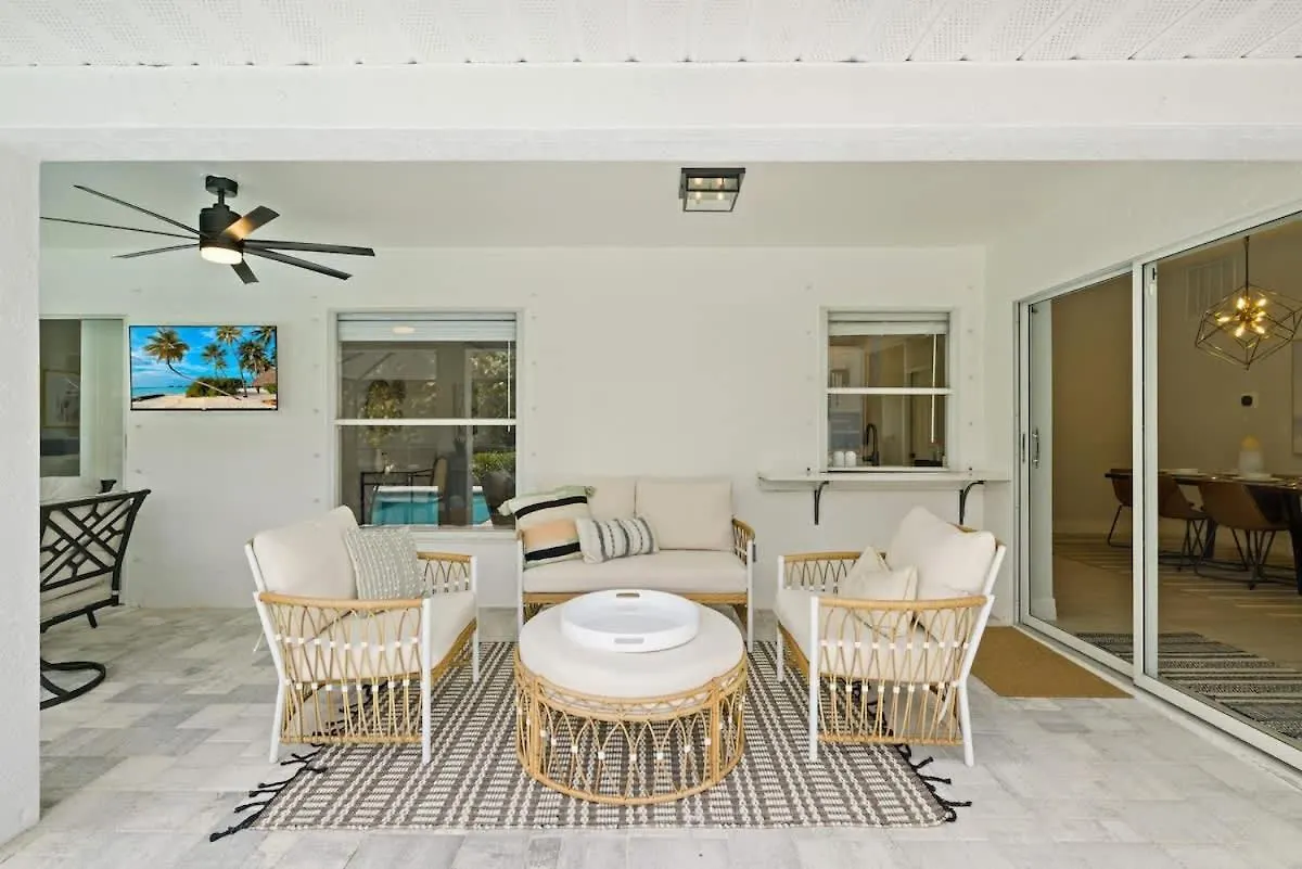 With Huge Heated Pool & Lanai *