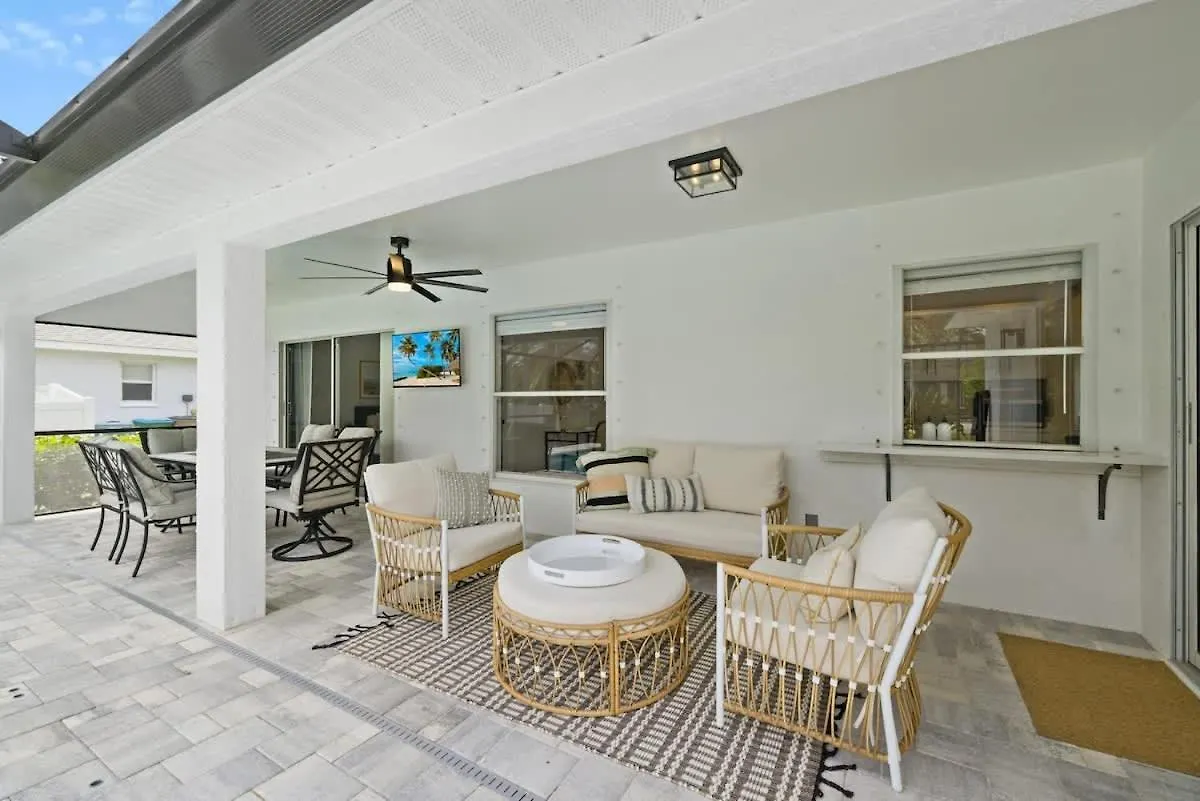 With Huge Heated Pool & Lanai Cape Coral
