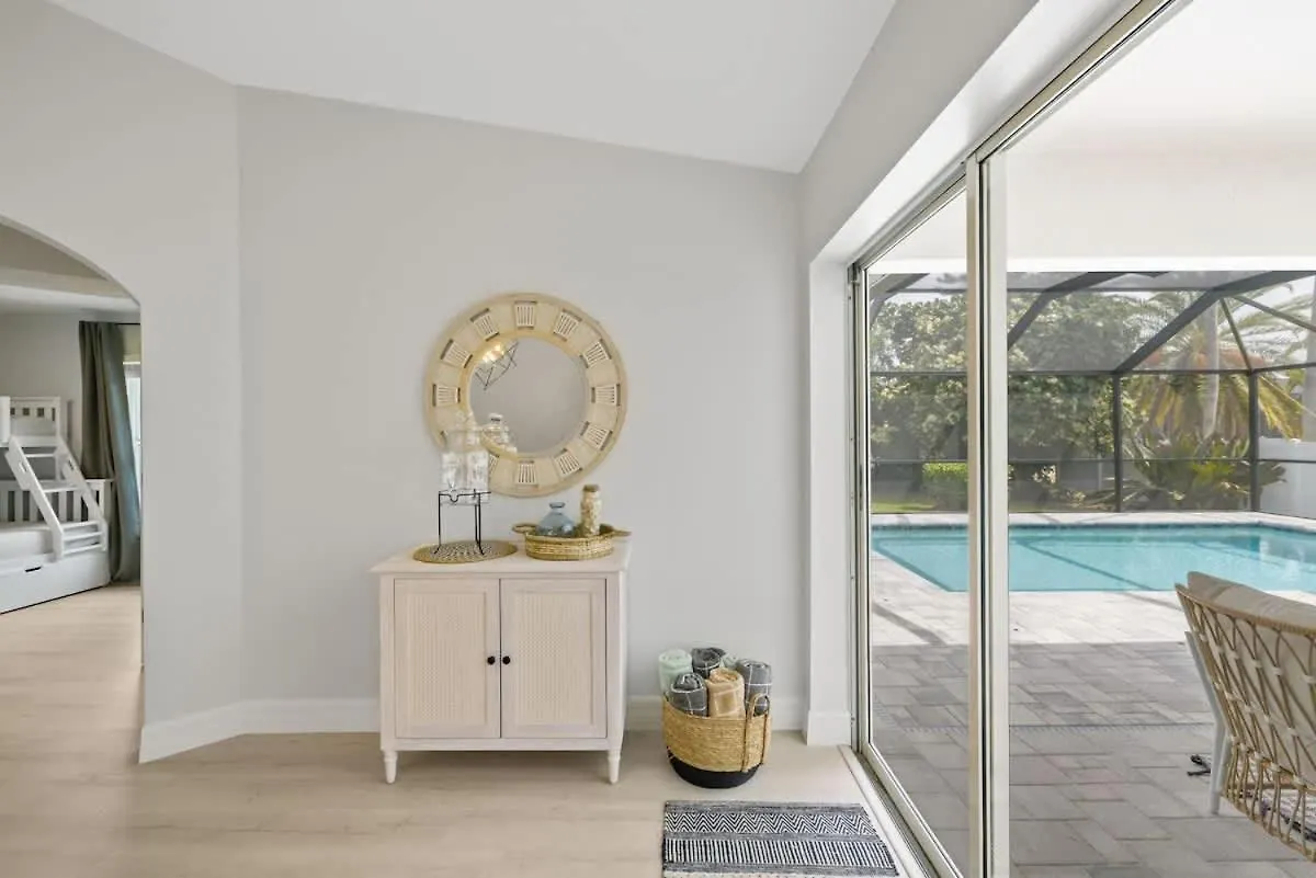 Holiday home With Huge Heated Pool & Lanai *