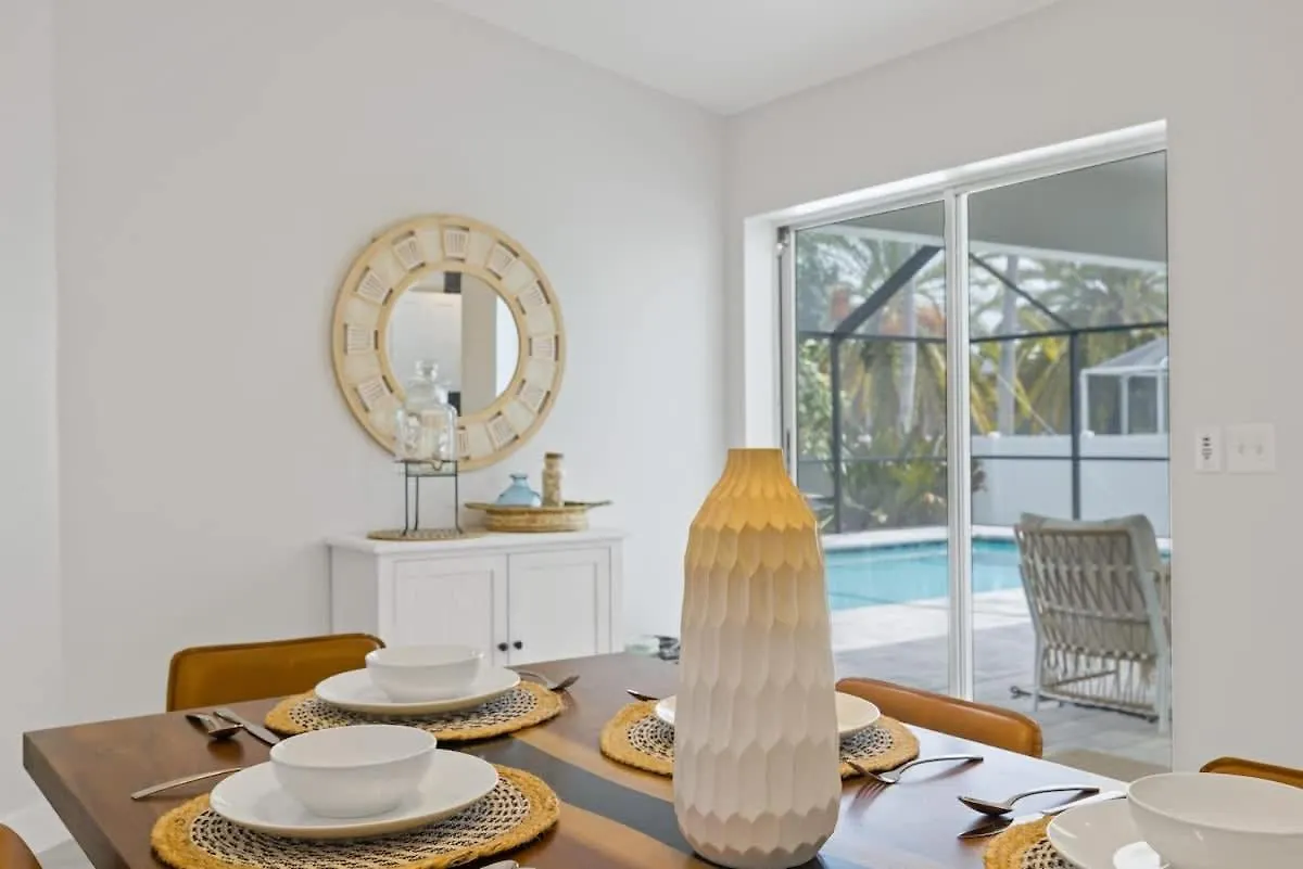 Holiday home With Huge Heated Pool & Lanai *