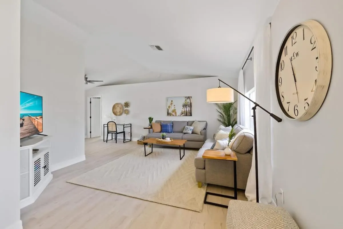 With Huge Heated Pool & Lanai Cape Coral