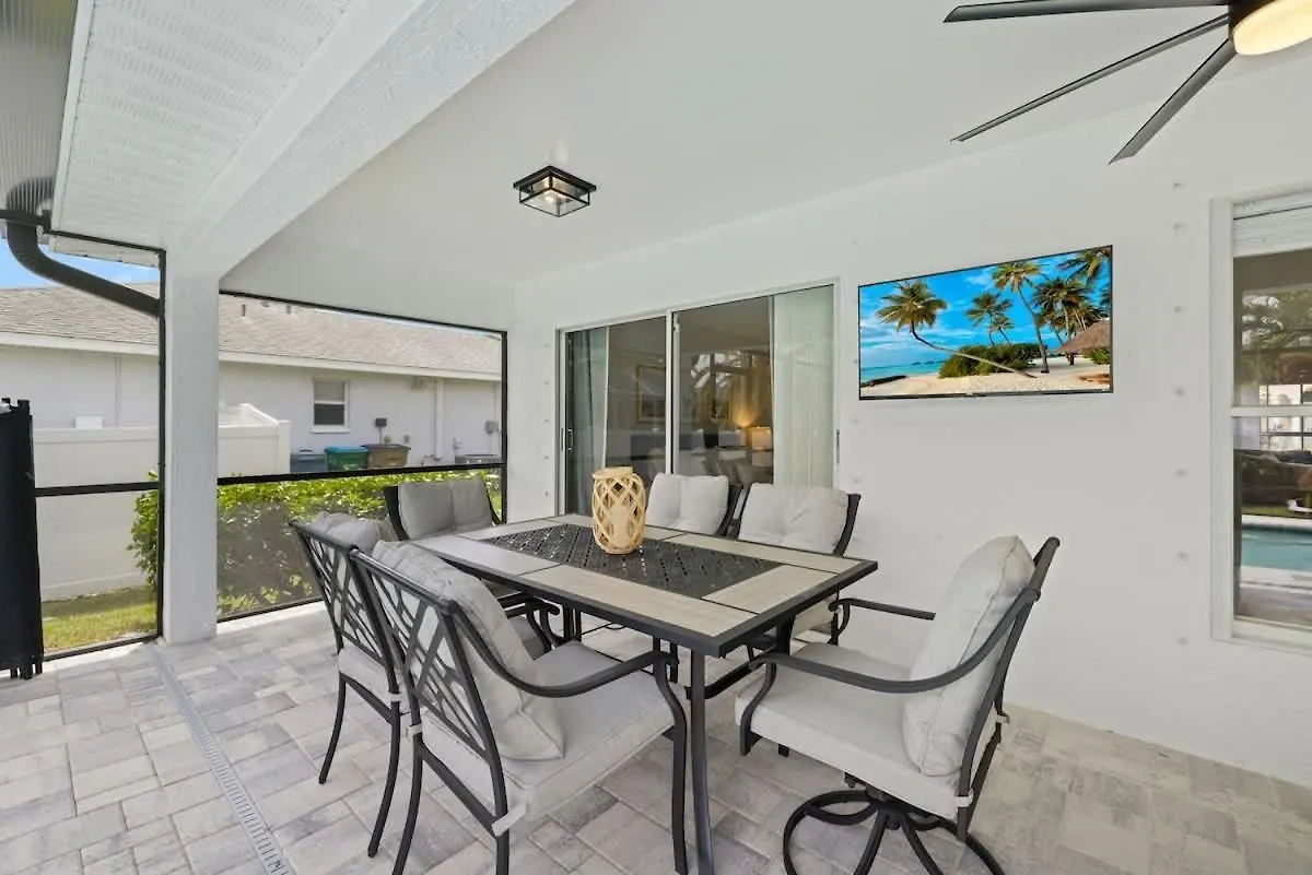 Holiday home With Huge Heated Pool & Lanai