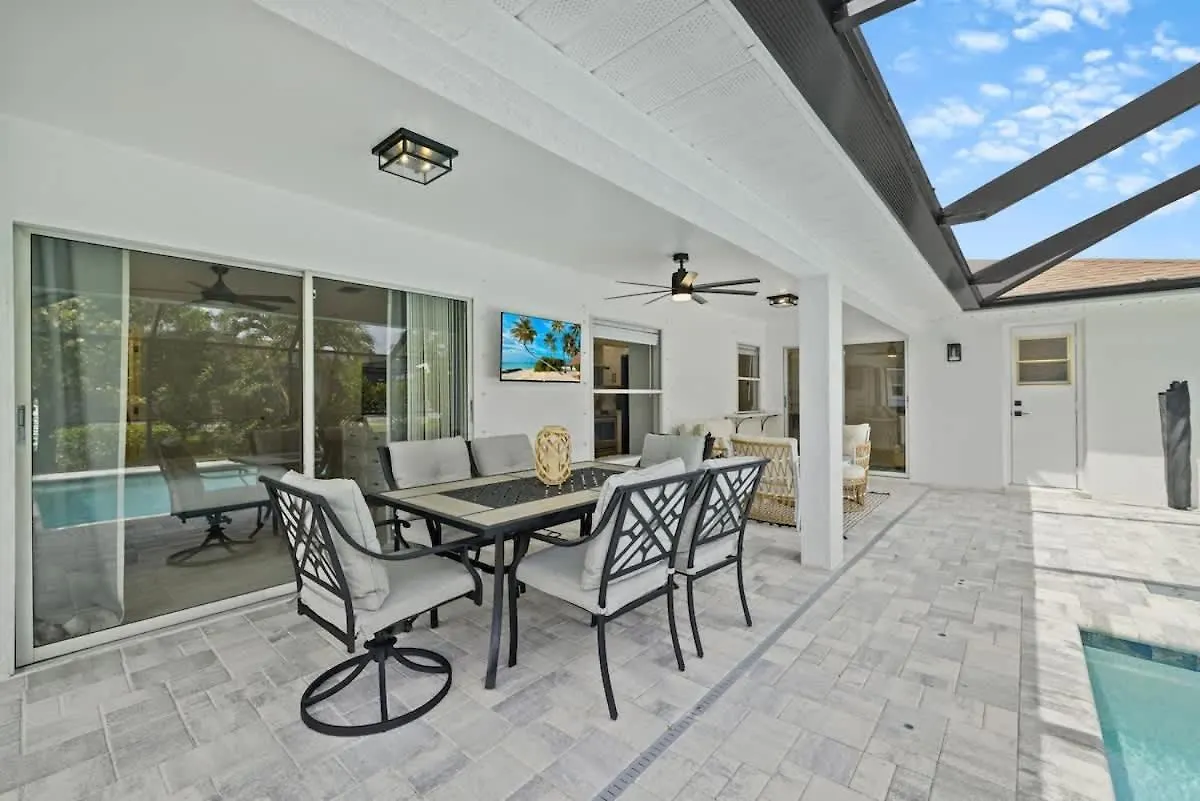 With Huge Heated Pool & Lanai Cape Coral