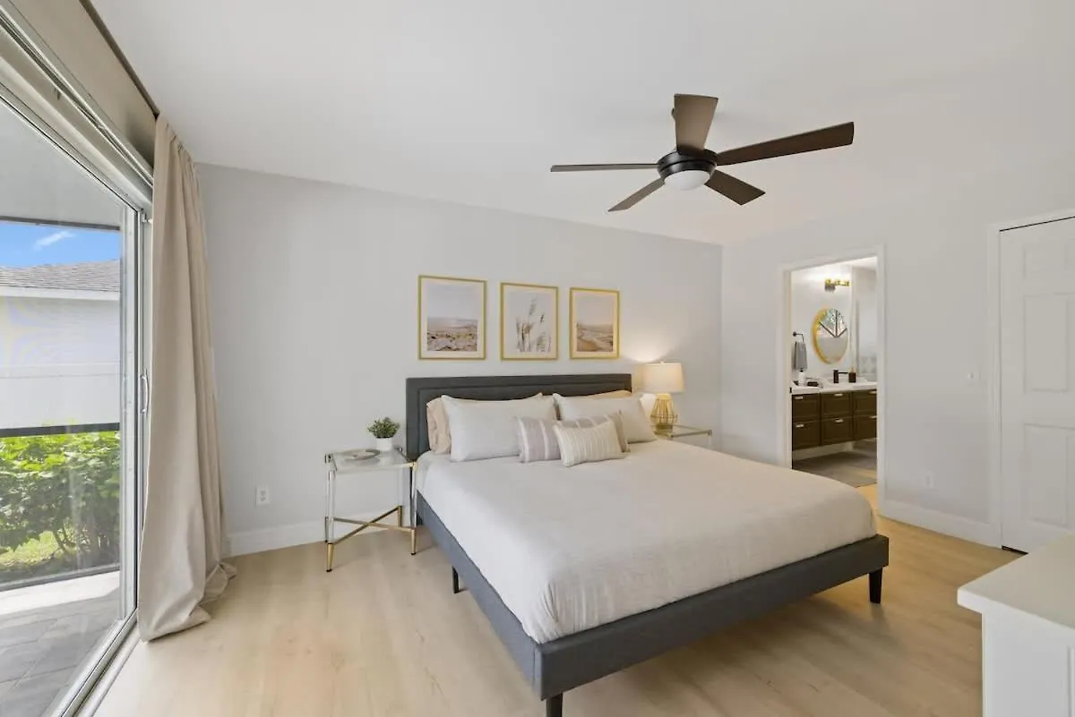 Holiday home With Huge Heated Pool & Lanai *
