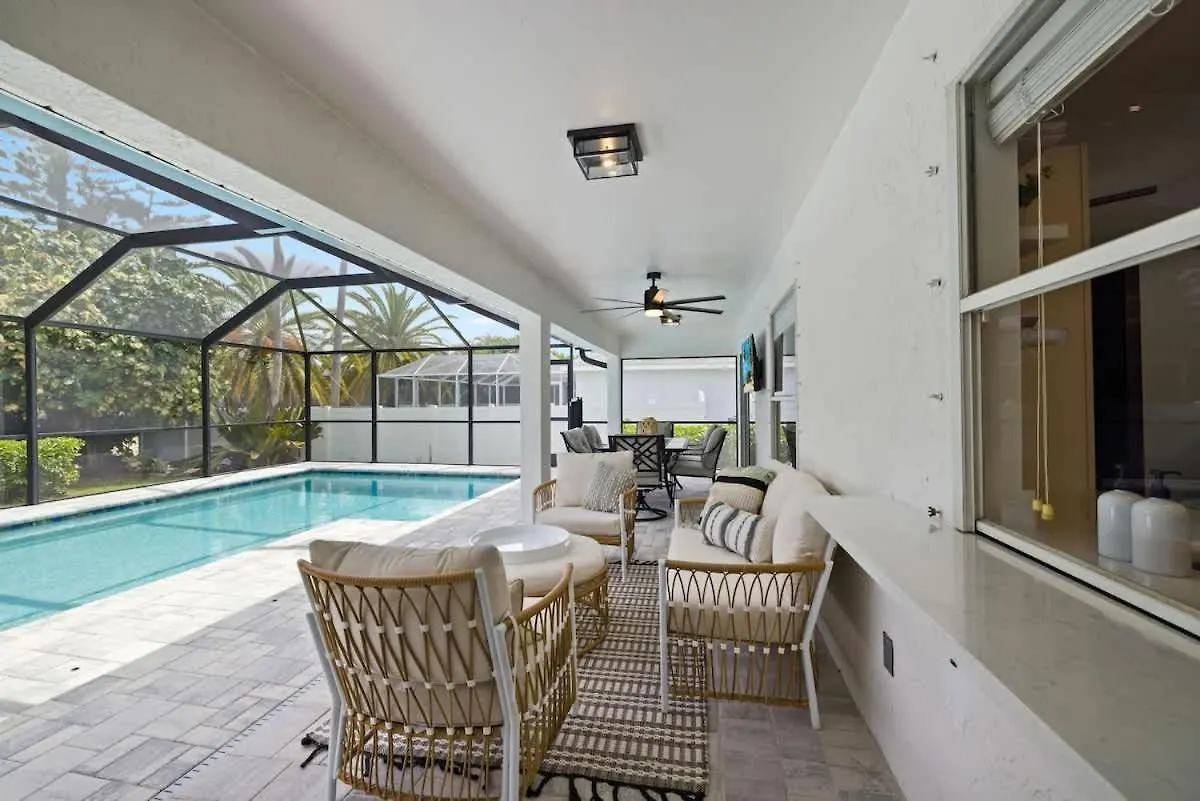 With Huge Heated Pool & Lanai Cape Coral