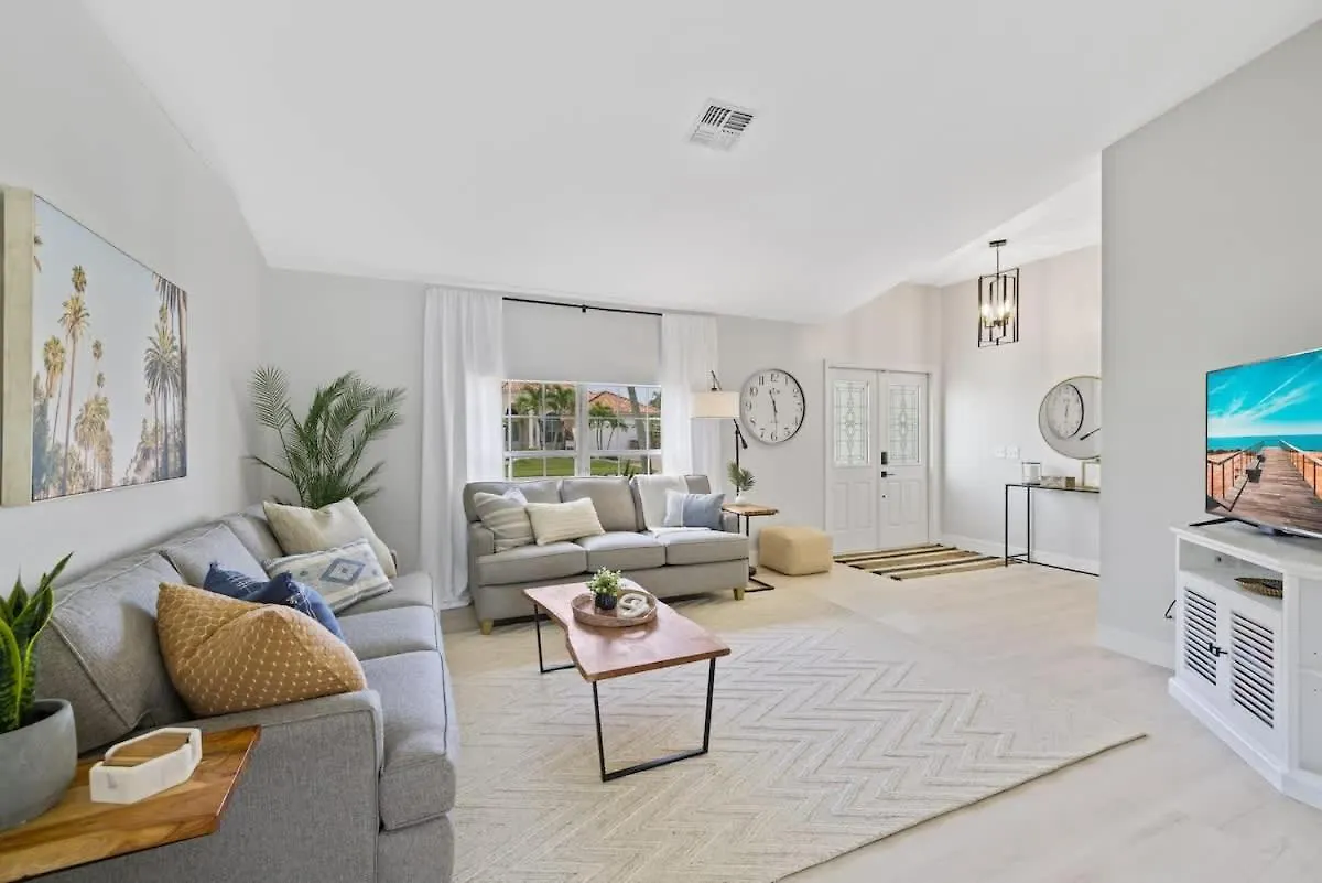 With Huge Heated Pool & Lanai Holiday home *