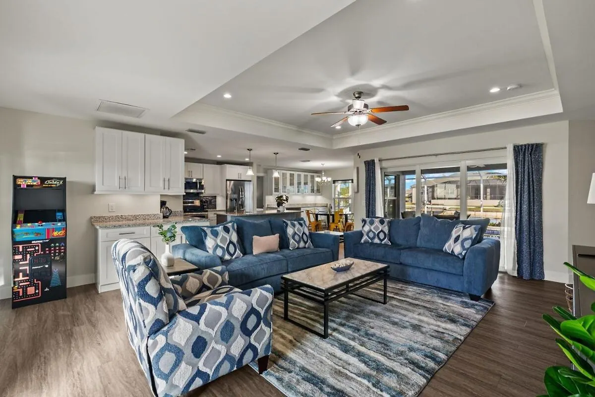Waterfront Oasis With Heated Pool & Arcade! Sleeps 8 * Cape Coral