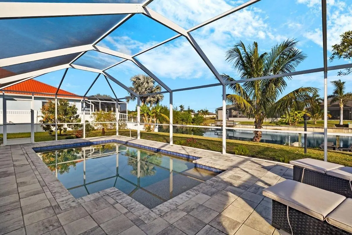 Waterfront Oasis With Heated Pool & Arcade! Sleeps 8