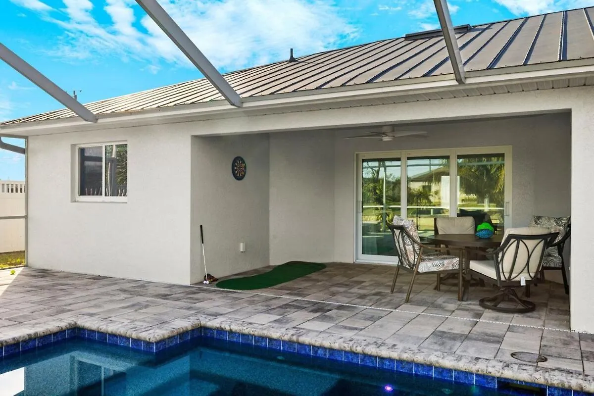 Waterfront Oasis With Heated Pool & Arcade! Sleeps 8 Holiday home