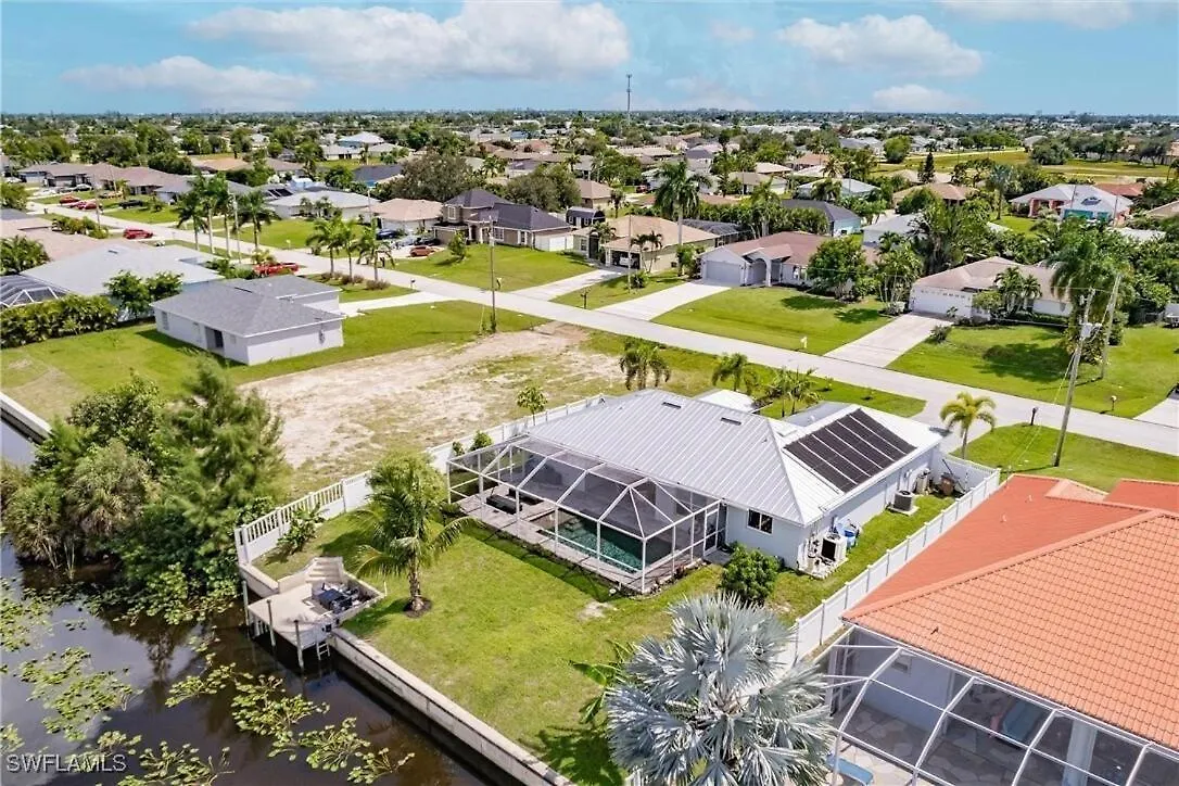 Waterfront Oasis With Heated Pool & Arcade! Sleeps 8 Holiday home *