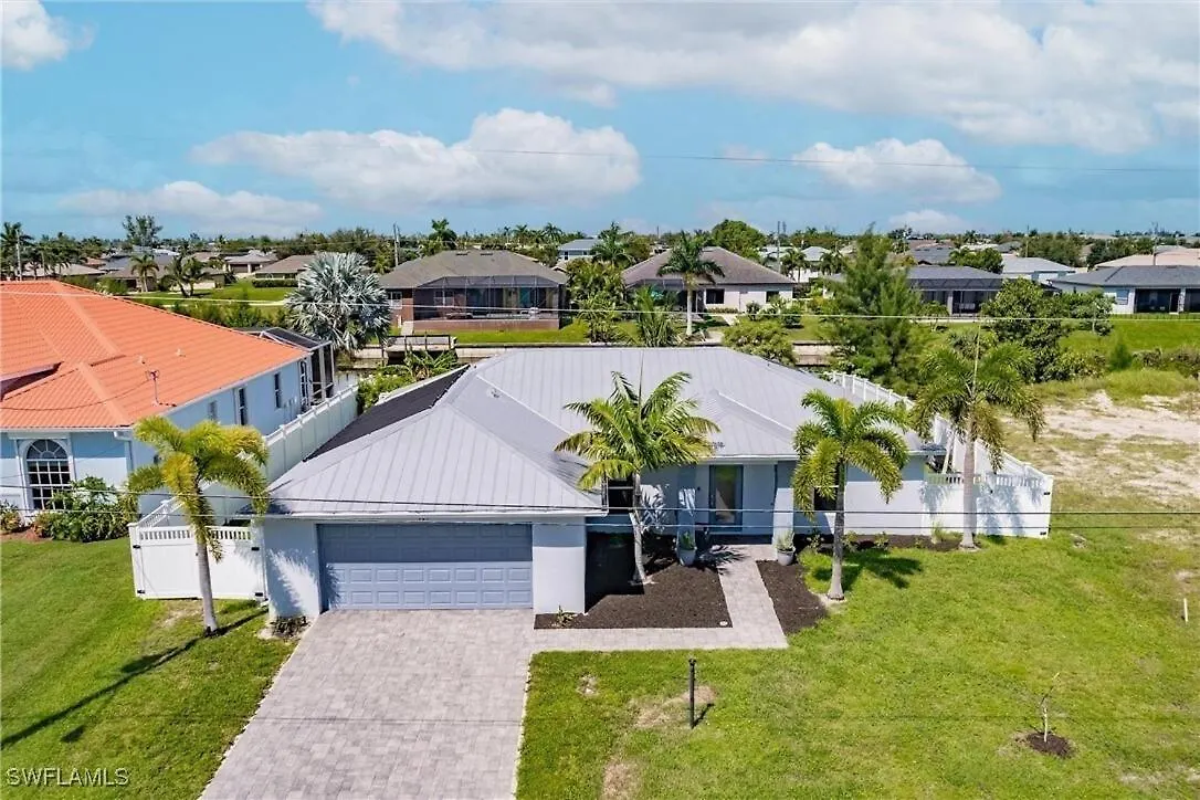 Waterfront Oasis With Heated Pool & Arcade! Sleeps 8 *