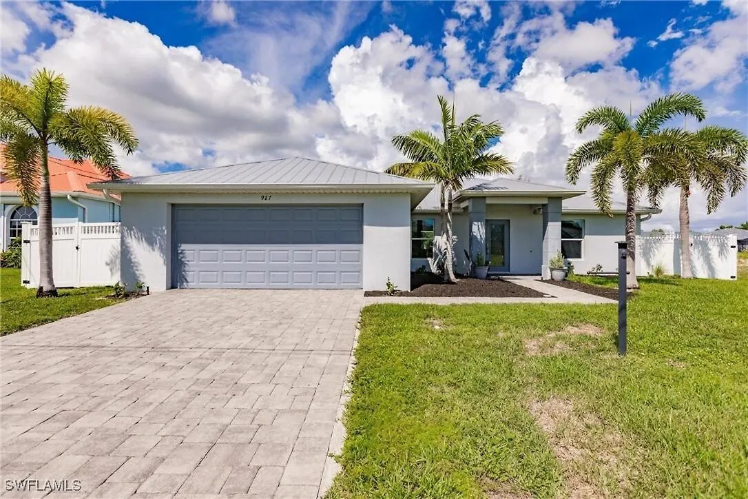 Waterfront Oasis With Heated Pool & Arcade! Sleeps 8 * Cape Coral