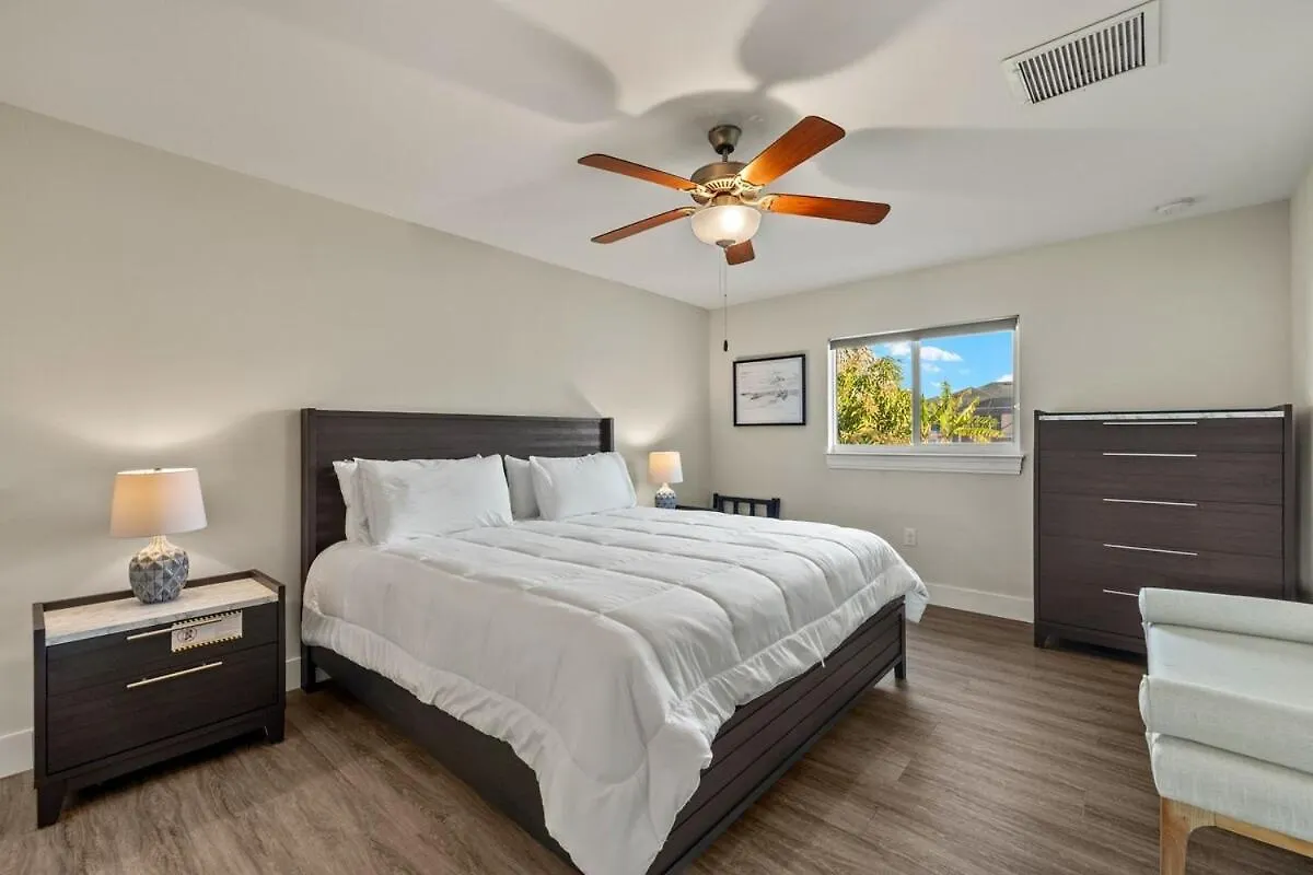 Waterfront Oasis With Heated Pool & Arcade! Sleeps 8