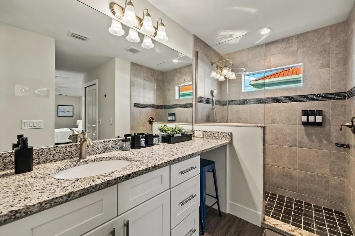 Holiday home Waterfront Oasis With Heated Pool & Arcade! Sleeps 8