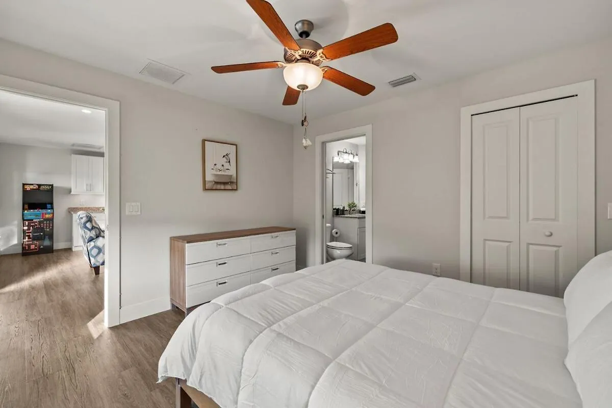 Holiday home Waterfront Oasis With Heated Pool & Arcade! Sleeps 8 *