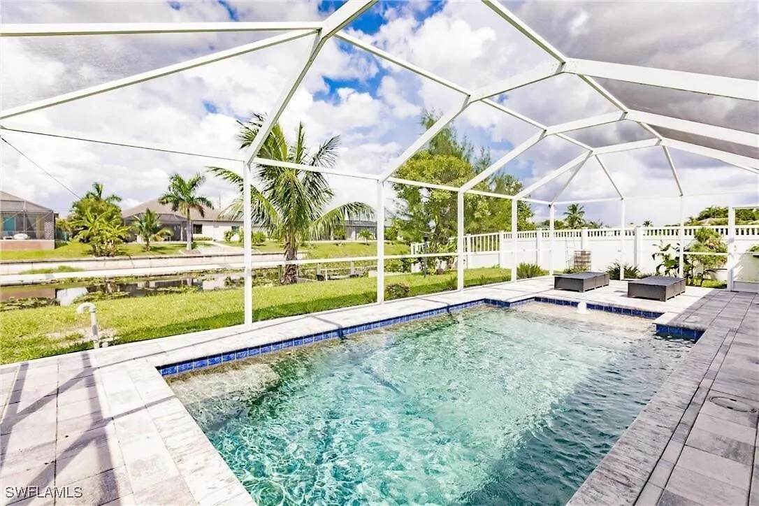 Waterfront Oasis With Heated Pool & Arcade! Sleeps 8 Holiday home *