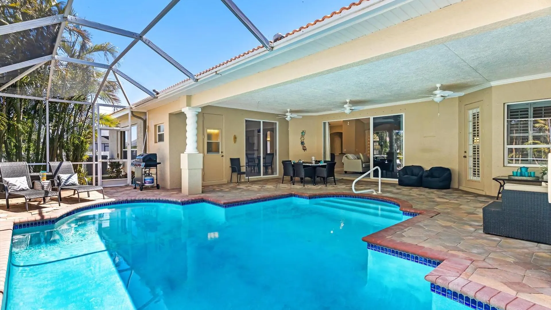 Fully-fenced Electric-heated Oversized Pool With Lots Of Privacy - Villa