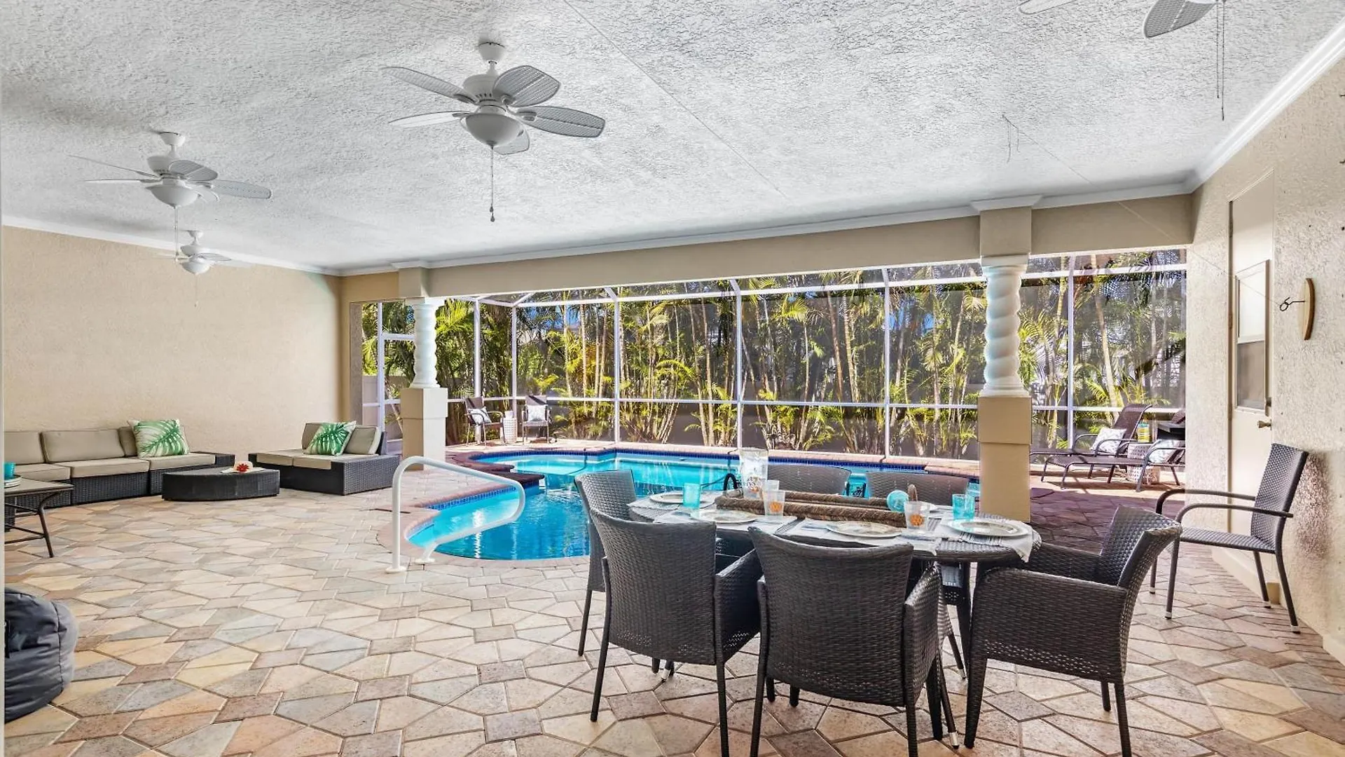 Fully-fenced Electric-heated Oversized Pool With Lots Of Privacy - Villa *