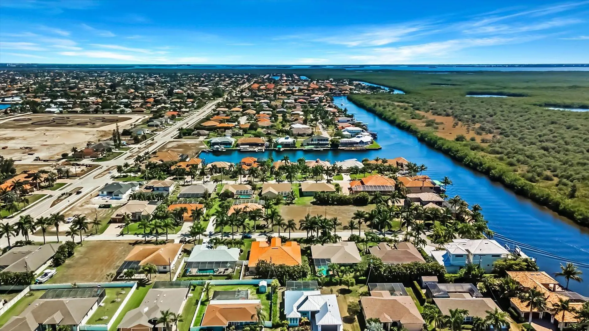 Fully-fenced Electric-heated Oversized Pool With Lots Of Privacy - * Cape Coral