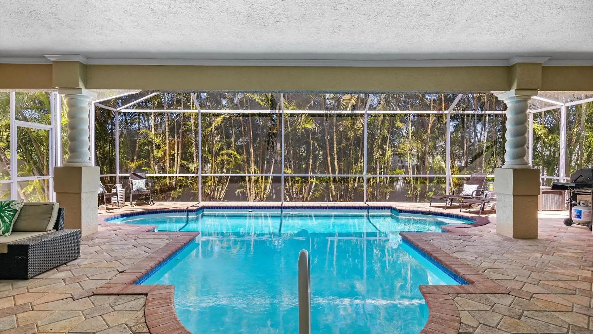 Villa Fully-fenced Electric-heated Oversized Pool With Lots Of Privacy - Cape Coral
