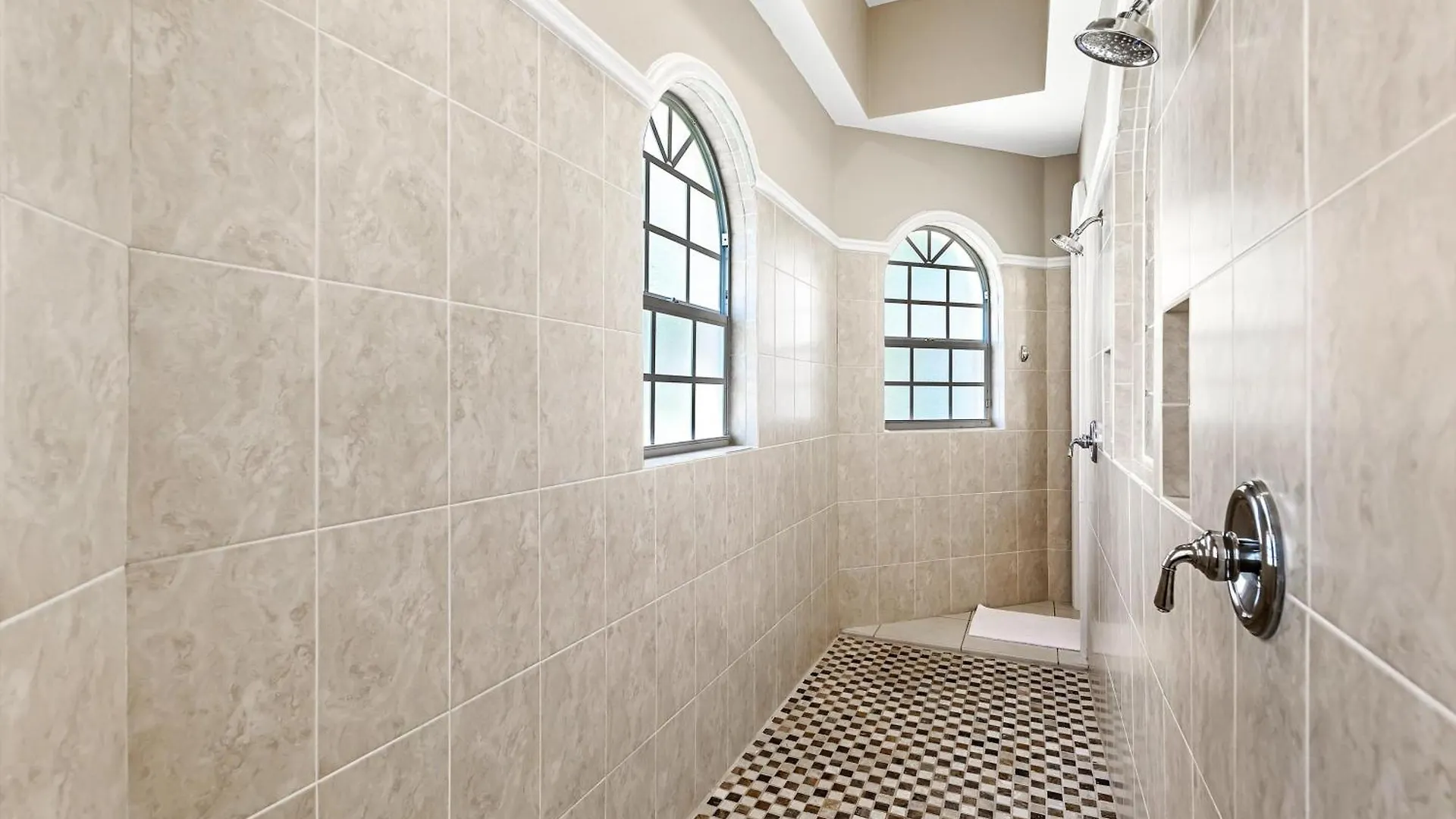 Fully-fenced Electric-heated Oversized Pool With Lots Of Privacy - Villa