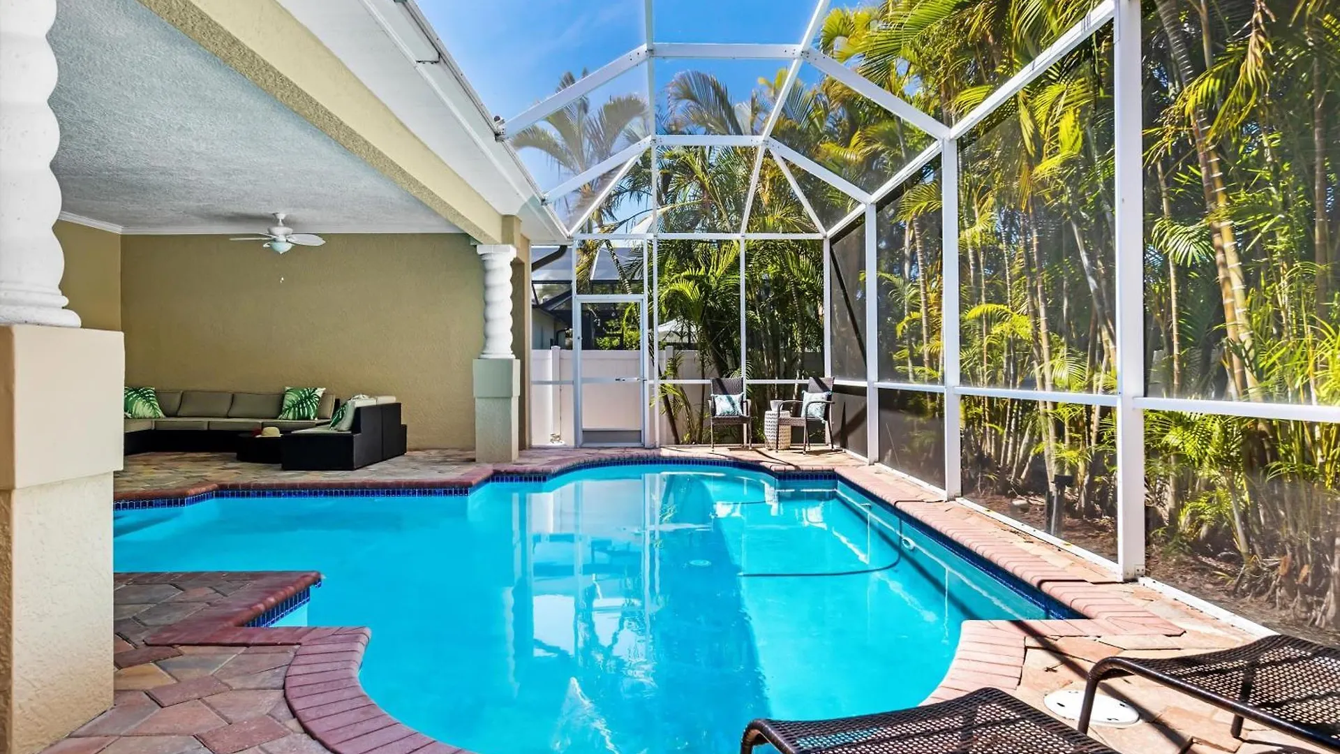 Villa Fully-fenced Electric-heated Oversized Pool With Lots Of Privacy -
