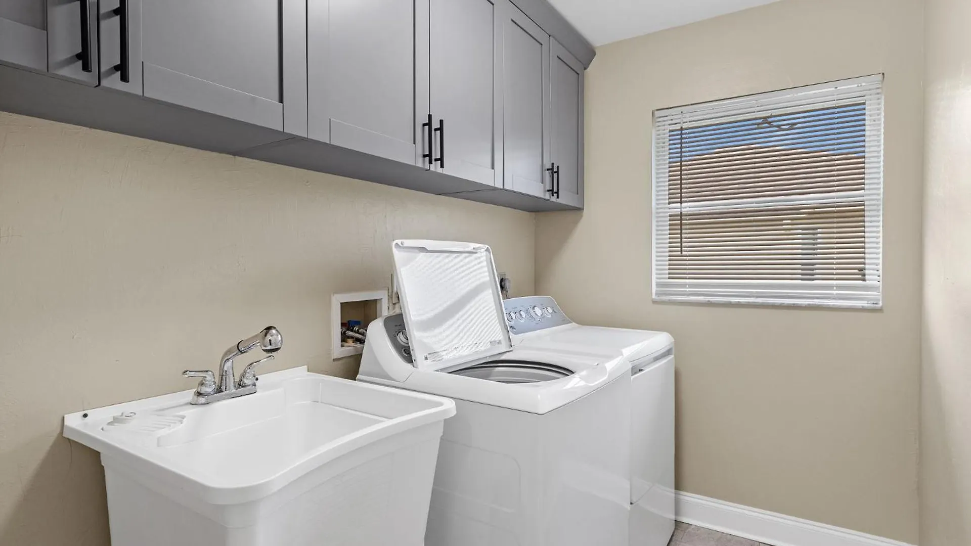 Remodeled Electric-heated Pool With Bicycles - Perfect For Families! - Amara *