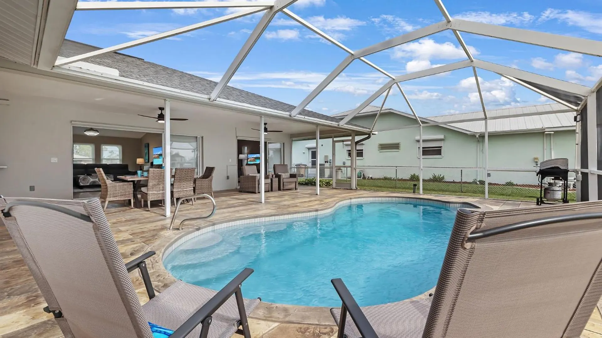 Remodeled Electric-heated Pool With Bicycles - Perfect For Families! - Amara Villa *