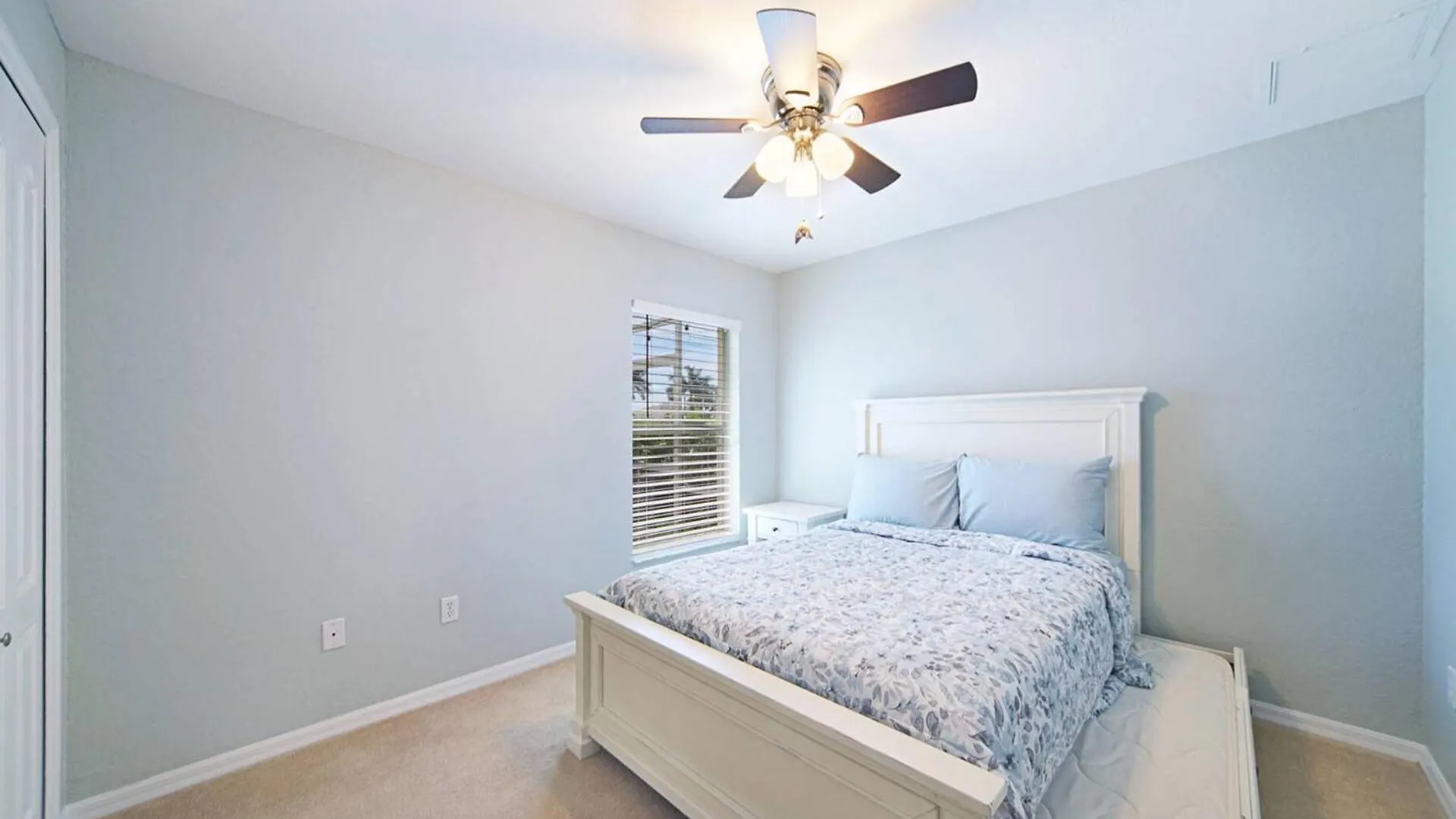 Saltwater Electric & Solar-heated Pool Home, With Tv On Lanai - Addison Villa Cape Coral