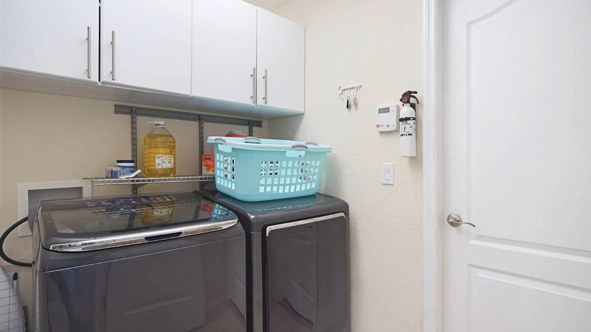 Villa Saltwater Electric & Solar-heated Pool Home, With Tv On Lanai - Addison Cape Coral