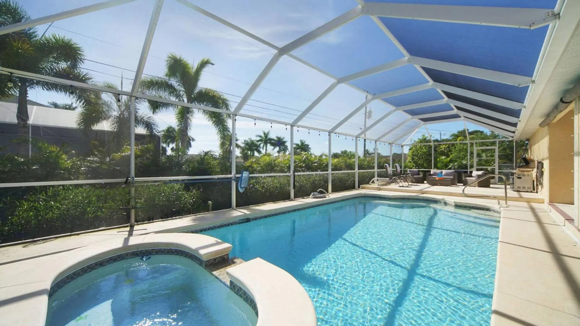 Villa Saltwater Electric & Solar-heated Pool Home, With Tv On Lanai - Addison