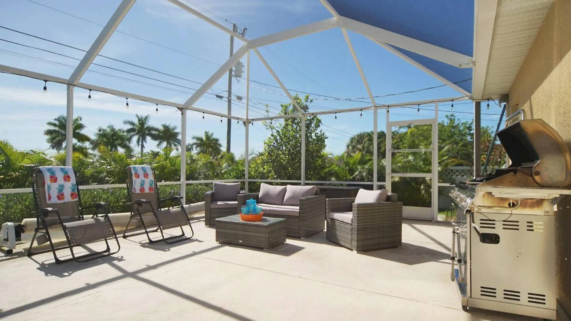 Saltwater Electric & Solar-heated Pool Home, With Tv On Lanai - Addison Villa Cape Coral