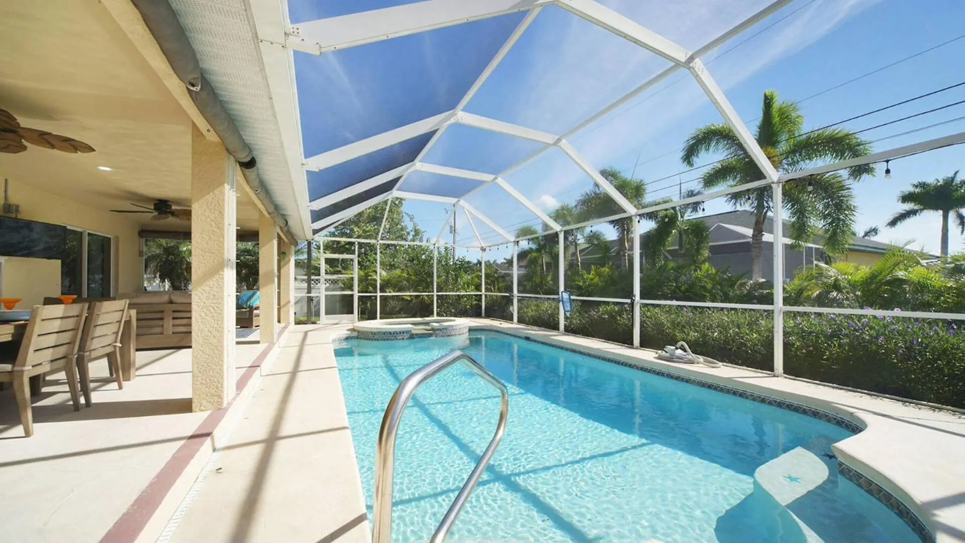 Villa Saltwater Electric & Solar-heated Pool Home, With Tv On Lanai - Addison Cape Coral