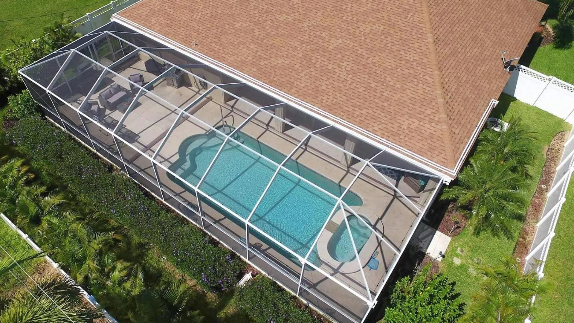 Saltwater Electric & Solar-heated Pool Home, With Tv On Lanai - Addison Villa Cape Coral